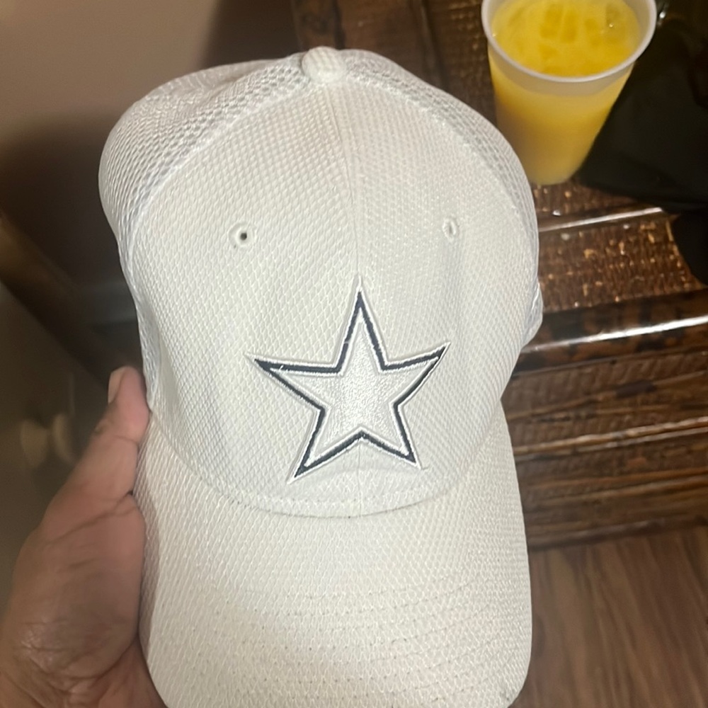 New Era Cowboys ⭐️ hat. Medium/Large